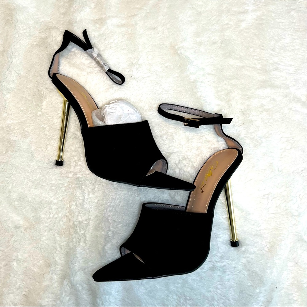 New! Pointed toe heels